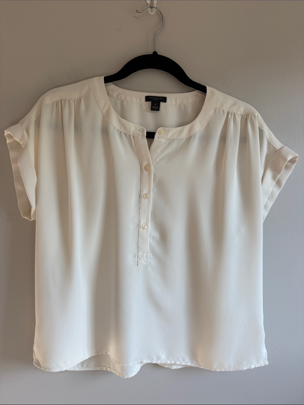 Ann Taylor Cream Short-Sleeve Button Henley Blouse, size Small Petite